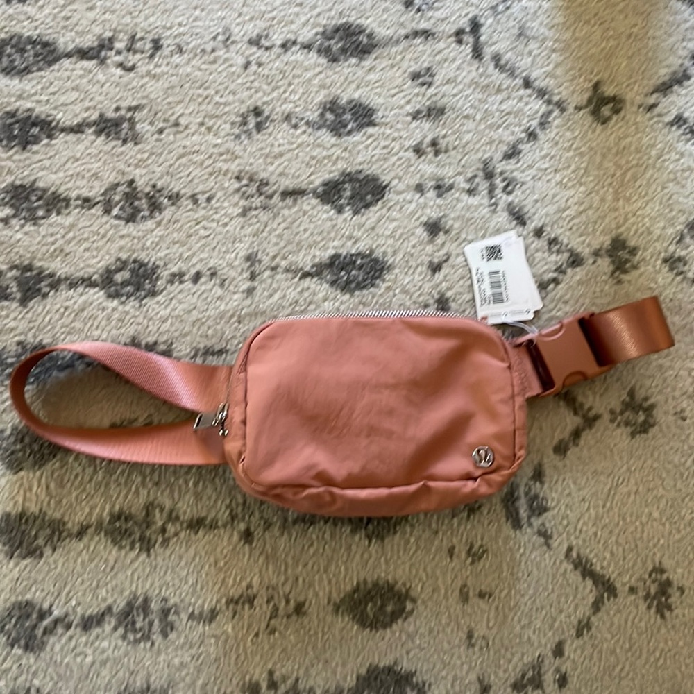 Lululemon everywhere belt bag - pink savannah